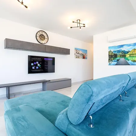 Bright 3-bedroom With Sea Views& Terrace 아파트