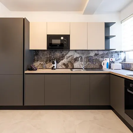 Bright 3-bedroom With Sea Views& Terrace