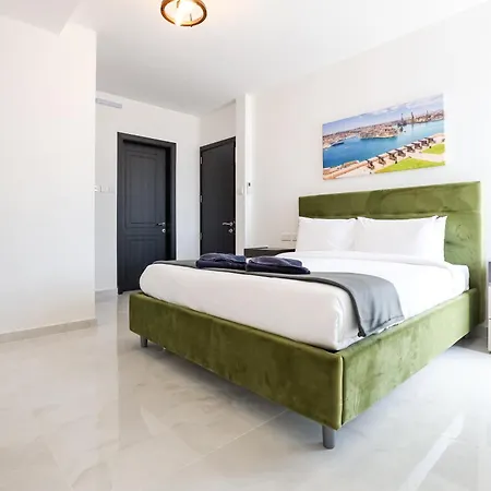 Bright 3-bedroom With Sea Views& Terrace 아파트 *