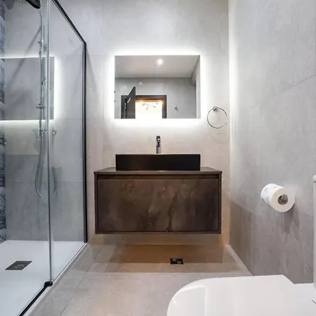 Bright 3-bedroom With Sea Views& Terrace 아파트